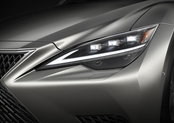 La berline Lexus LS bénéficie d’améliorations esthétiques et technologiques