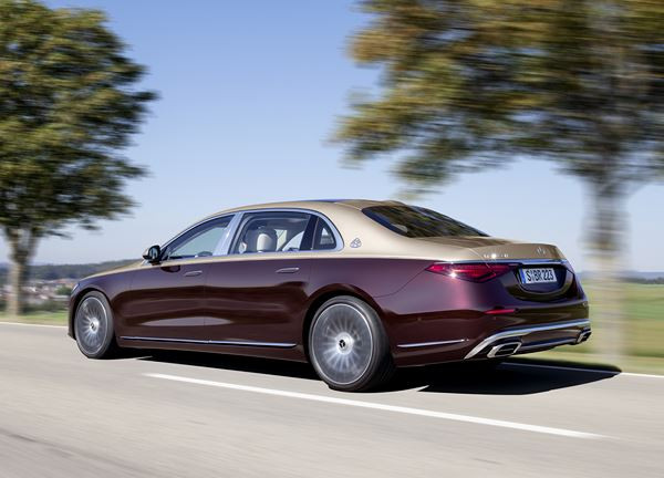 La limousine de luxe Mercedes-Maybach Classe S privilégie le mode chauffeur