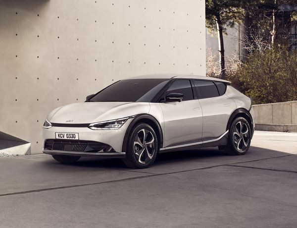 Le crossover électrique Kia EV6 adopte un design avant-gardiste distinctif