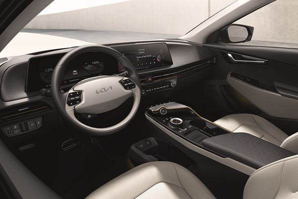 Le crossover électrique Kia EV6 adopte un design avant-gardiste distinctif