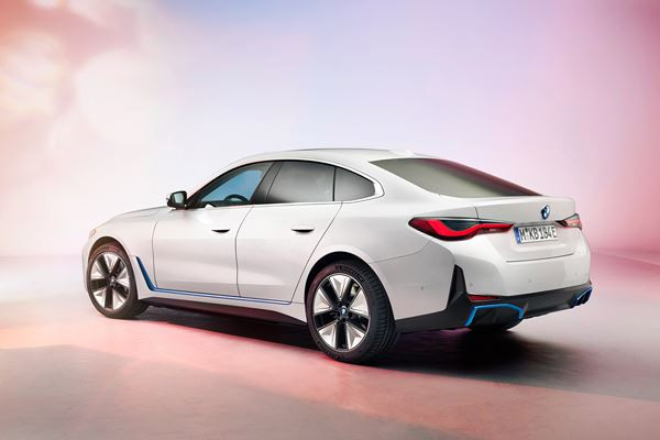 Le Gran Coupé électrique BMW i4 revendique une autonomie allant jusqu'à 590 km