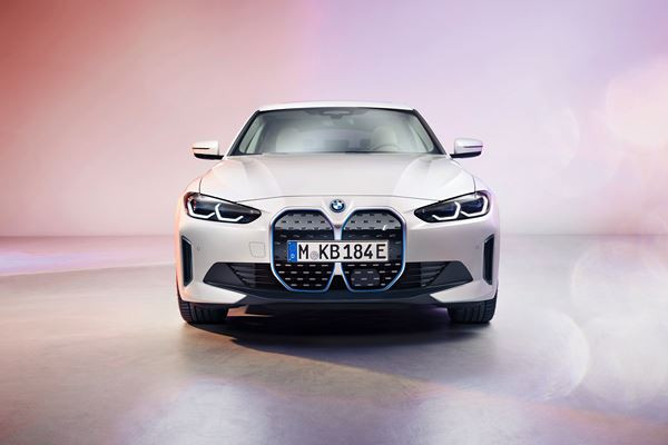 Le Gran Coupé électrique BMW i4 revendique une autonomie allant jusqu'à 590 km