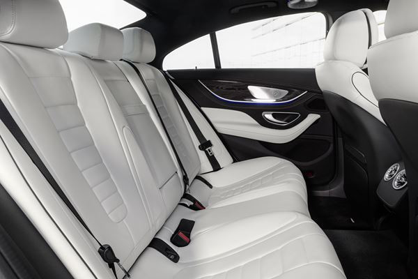 Le coupé quatre portes Mercedes CLS affiche un look plus sportif