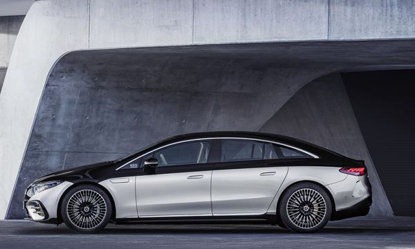 La berline de luxe électrique Mercedes EQS revendique une autonomie allant jusqu'à 770 km