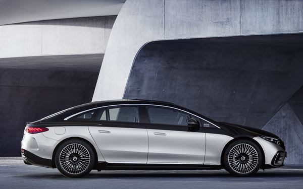 La berline de luxe électrique Mercedes EQS revendique une autonomie allant jusqu'à 770 km