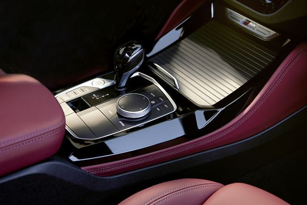 Le Sport Activity Coupé BMW X4 bénéficie d'un design rafraîchi