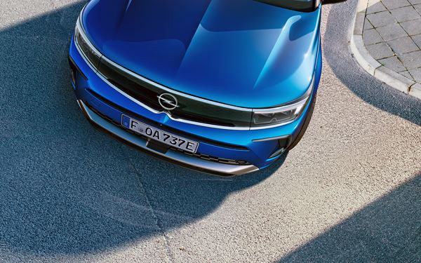 Le SUV compact Opel Grandland adopte la face avant Opel Vizor
