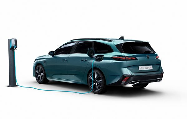 La Peugeot 308 SW s'offre un style expressif au profil racé et un arrière sophistiqué