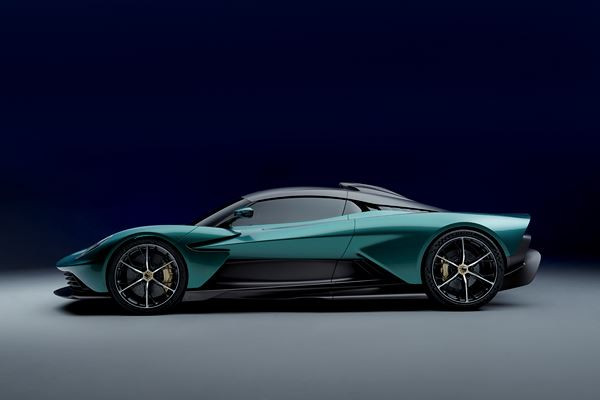La supercar Aston Martin Valhalla hybride rechargeable développe 950 ch