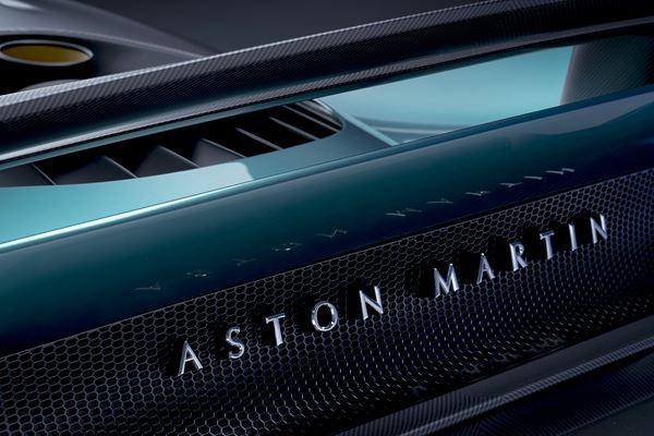 La supercar Aston Martin Valhalla hybride rechargeable développe 950 ch