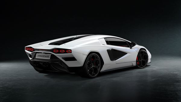 La Lamborghini Countach LPI 800-4 hybride délivre une puissance combinée de 814 ch
