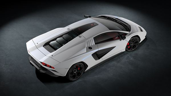 La Lamborghini Countach LPI 800-4 hybride délivre une puissance combinée de 814 ch