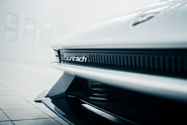 La Lamborghini Countach LPI 800-4 hybride délivre une puissance combinée de 814 ch
