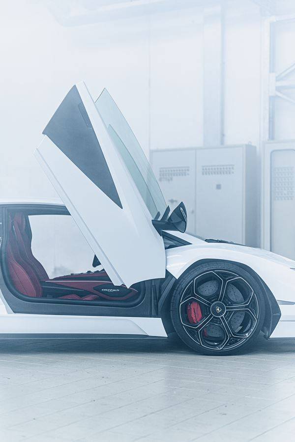 La Lamborghini Countach LPI 800-4 hybride délivre une puissance combinée de 814 ch
