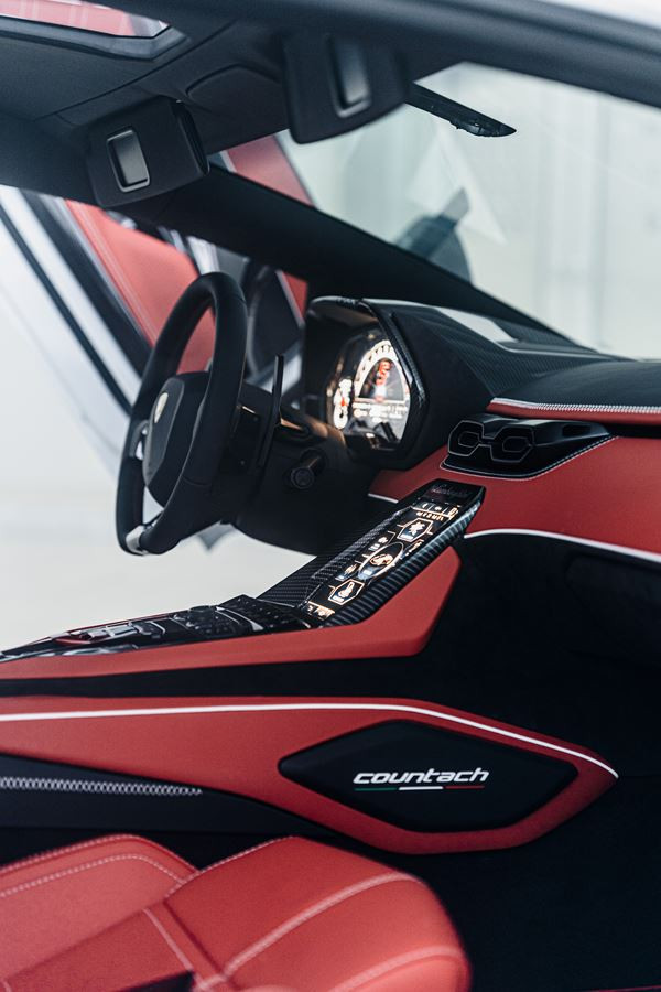 La Lamborghini Countach LPI 800-4 hybride délivre une puissance combinée de 814 ch