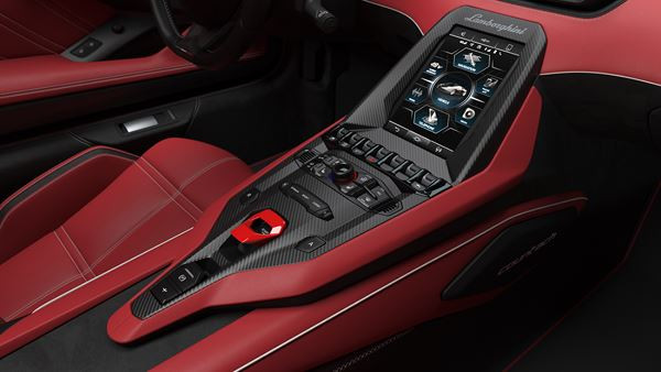 La Lamborghini Countach LPI 800-4 hybride délivre une puissance combinée de 814 ch