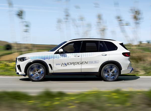 La BMW iX5 Hydrogen à pile à hydrogène délivre une puissance de 374 ch
