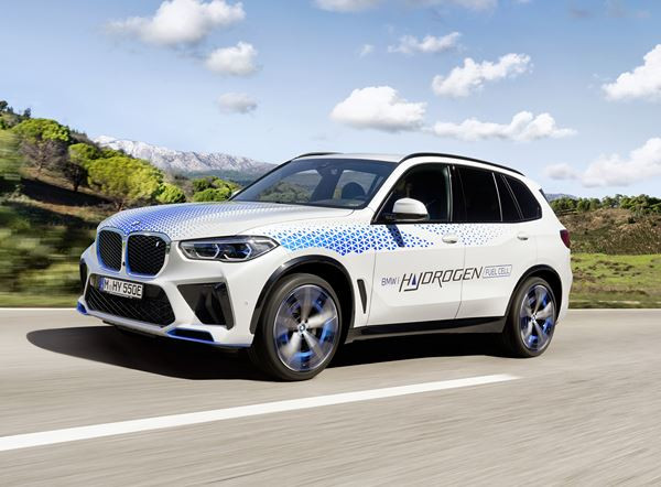 La BMW iX5 Hydrogen à pile à hydrogène délivre une puissance de 374 ch