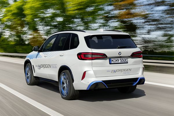 La BMW iX5 Hydrogen à pile à hydrogène délivre une puissance de 374 ch