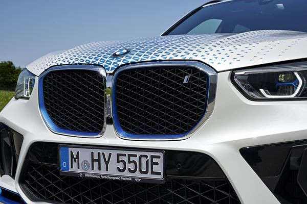 La BMW iX5 Hydrogen à pile à hydrogène délivre une puissance de 374 ch