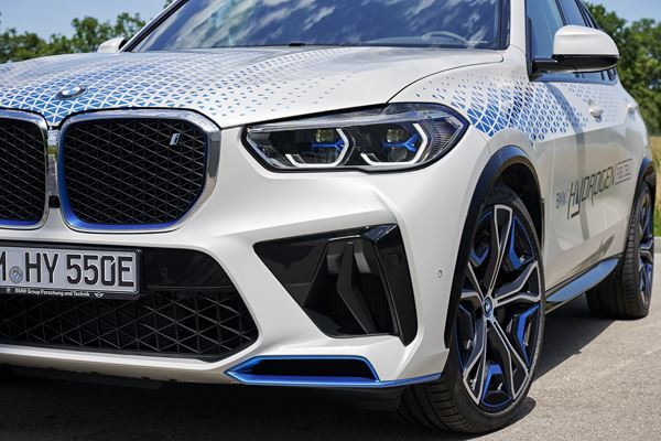 La BMW iX5 Hydrogen à pile à hydrogène délivre une puissance de 374 ch