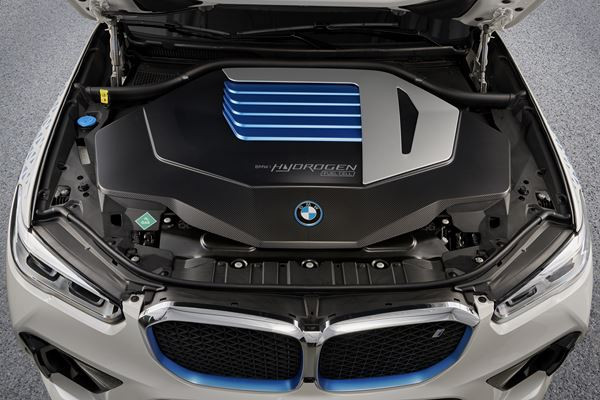 La BMW iX5 Hydrogen à pile à hydrogène délivre une puissance de 374 ch