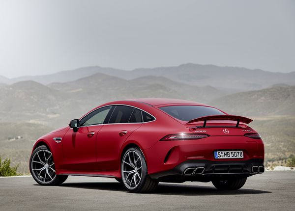Le Mercedes-AMG 63 S E Performance hybride génère une puissance système de 843 ch