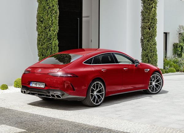 Le Mercedes-AMG 63 S E Performance hybride génère une puissance système de 843 ch