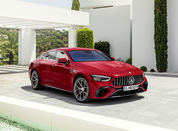 Le Mercedes-AMG 63 S E Performance hybride génère une puissance système de 843 ch