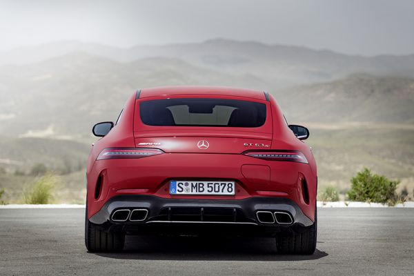 Le Mercedes-AMG 63 S E Performance hybride génère une puissance système de 843 ch