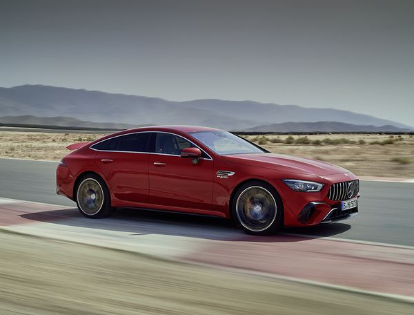 Le Mercedes-AMG 63 S E Performance hybride génère une puissance système de 843 ch