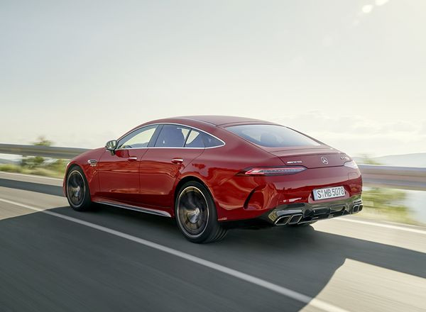 Le Mercedes-AMG 63 S E Performance hybride génère une puissance système de 843 ch