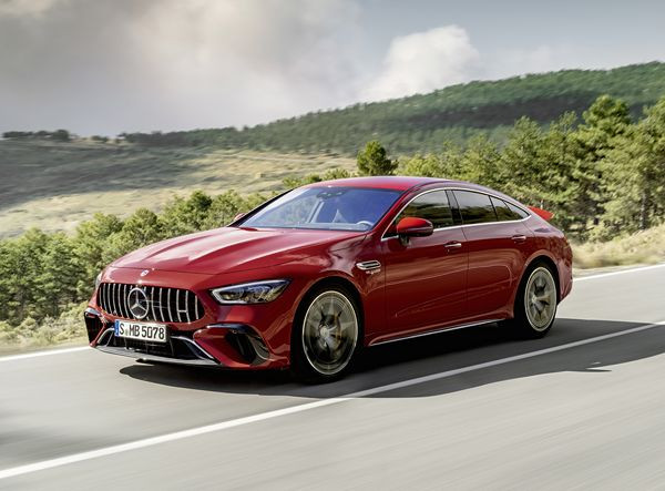 Le Mercedes-AMG 63 S E Performance hybride génère une puissance système de 843 ch