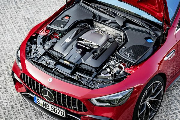 Le Mercedes-AMG 63 S E Performance hybride génère une puissance système de 843 ch