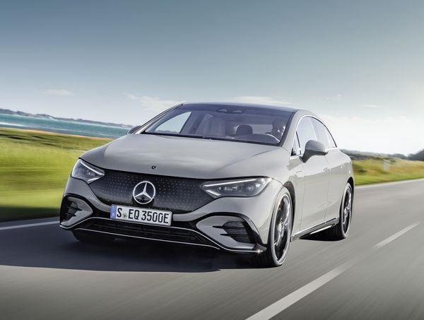 La berline de luxe électrique Mercedes EQE revendique une autonomie de 660 km