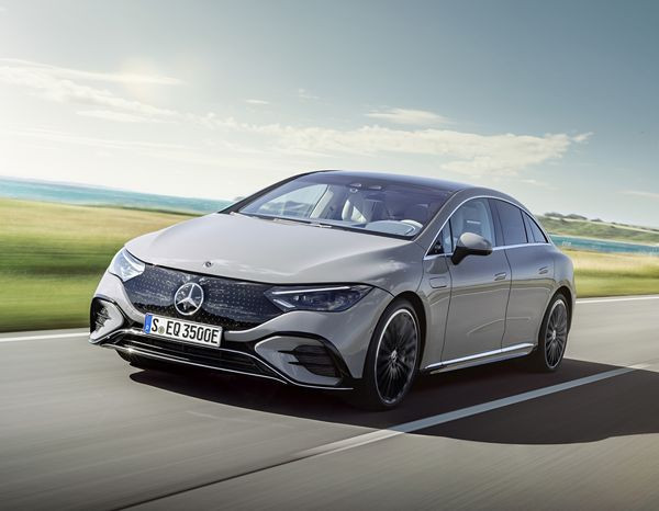 La berline de luxe électrique Mercedes EQE revendique une autonomie de 660 km