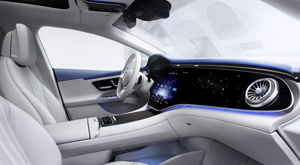 La berline de luxe électrique Mercedes EQE revendique une autonomie de 660 km