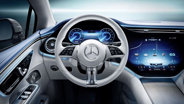 La berline de luxe électrique Mercedes EQE revendique une autonomie de 660 km