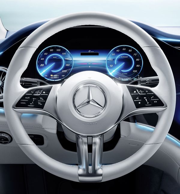 La berline de luxe électrique Mercedes EQE revendique une autonomie de 660 km