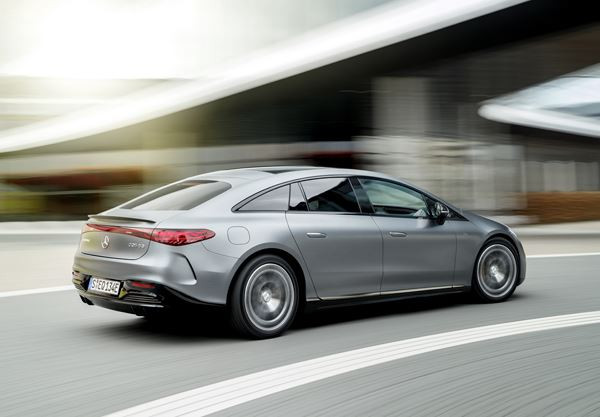 La berline de luxe électrique Mercedes-AMG EQS 53 4MATIC plus développe 761 ch