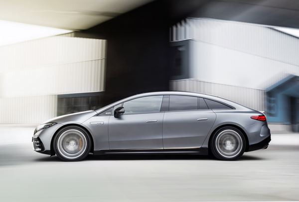 La berline de luxe électrique Mercedes-AMG EQS 53 4MATIC plus développe 761 ch