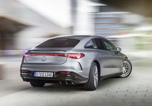 La berline de luxe électrique Mercedes-AMG EQS 53 4MATIC plus développe 761 ch