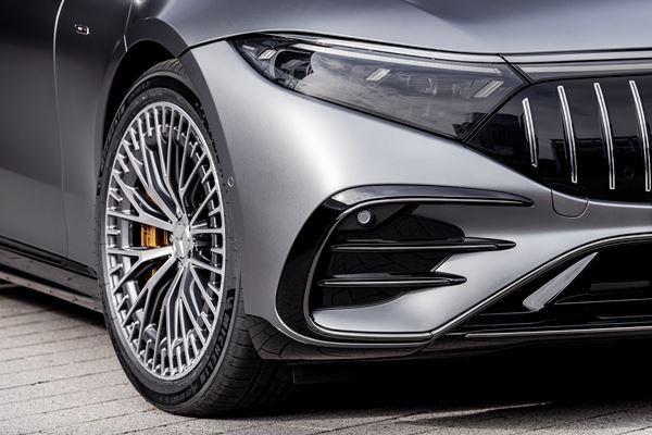 La berline de luxe électrique Mercedes-AMG EQS 53 4MATIC plus développe 761 ch