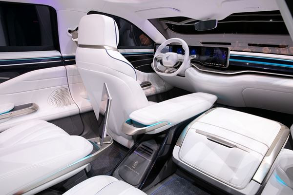 La berline électrique Model E de Hon Hai délivre une puissance de 750 ch