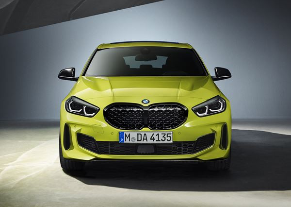 La BMW M135i xDrive bénéficie de modifications du châssis