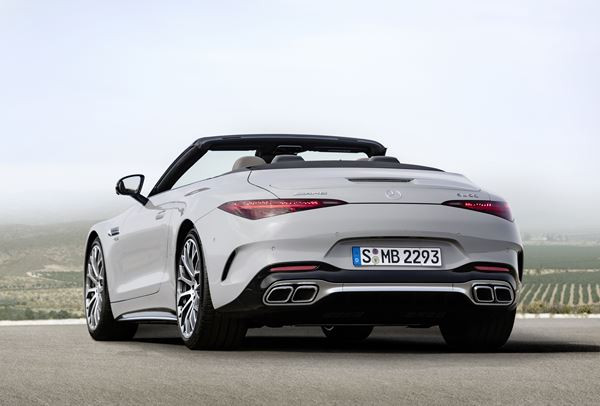 Le Mercedes-AMG SL renoue avec une capote en tissu et un caractère sportif