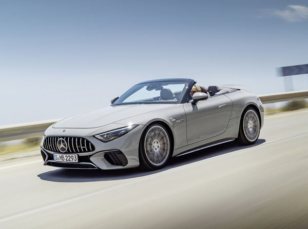 Le Mercedes-AMG SL renoue avec une capote en tissu et un caractère sportif