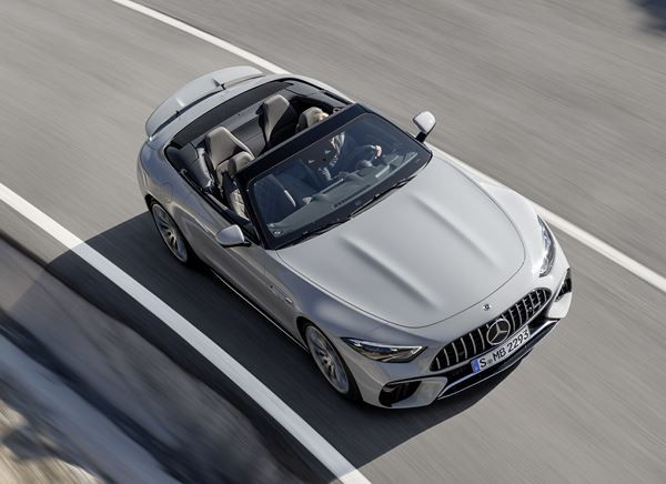 Le Mercedes-AMG SL renoue avec une capote en tissu et un caractère sportif