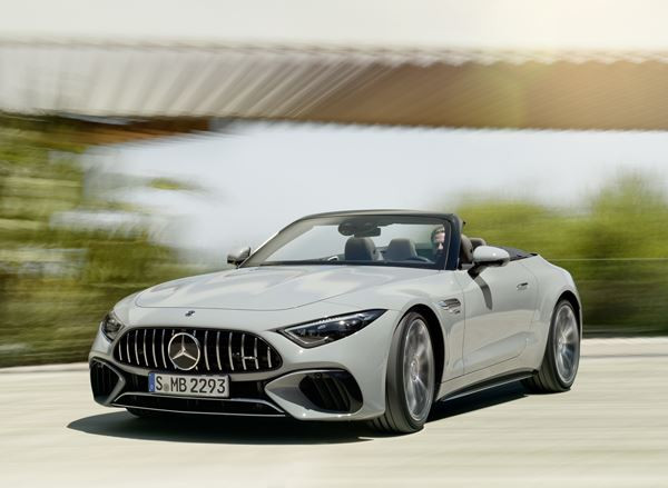 Le Mercedes-AMG SL renoue avec une capote en tissu et un caractère sportif