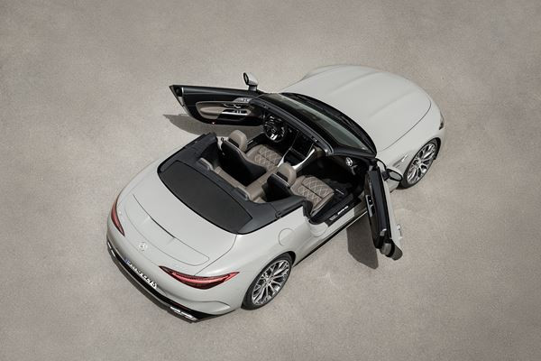 Le Mercedes-AMG SL renoue avec une capote en tissu et un caractère sportif